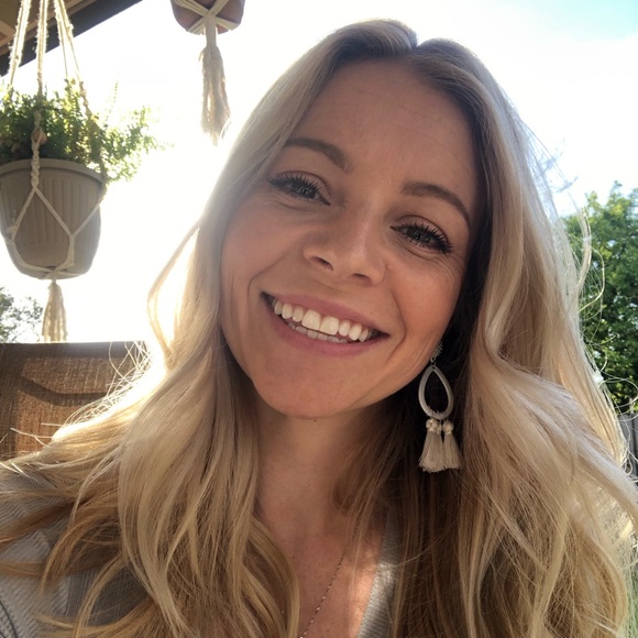 Meet your seller stylist 🌿 - Picture 1 of 1